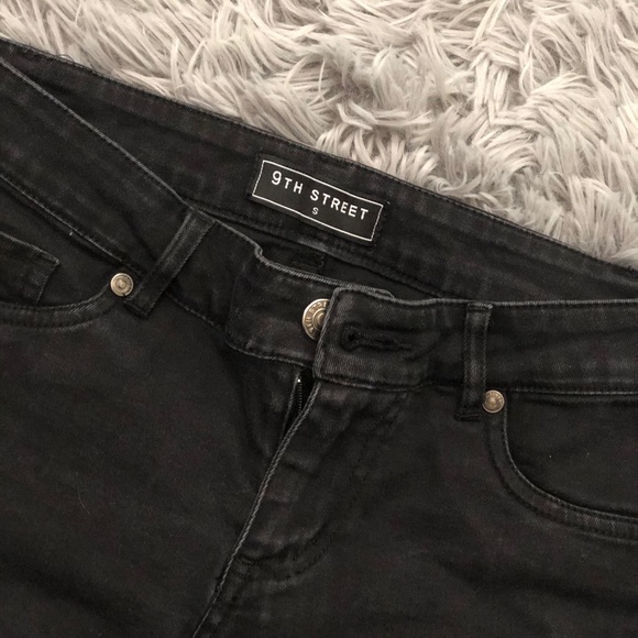 Black shorts - Picture 3 of 3